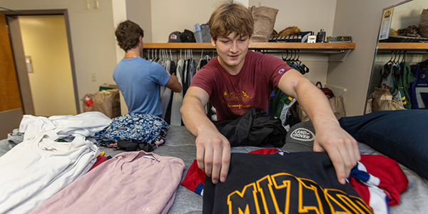 Student moves in during early move in in August at Mizzou housing